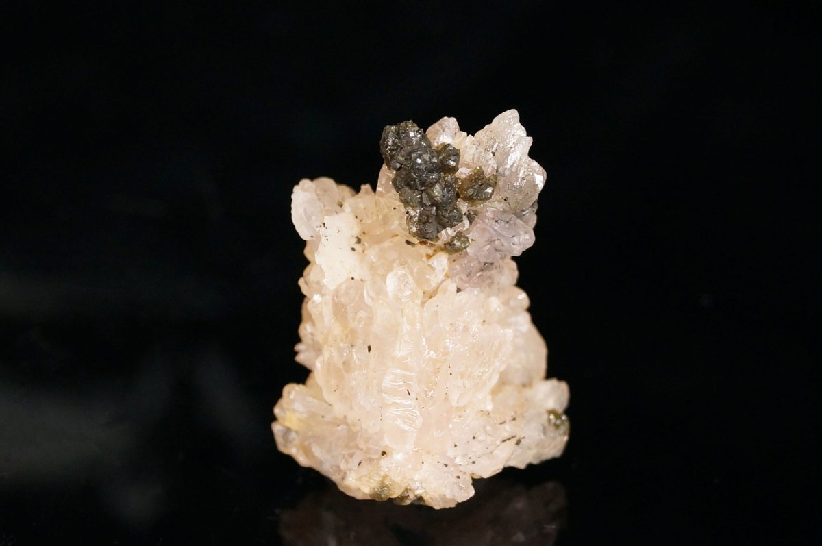 Zanazziite, Quartz