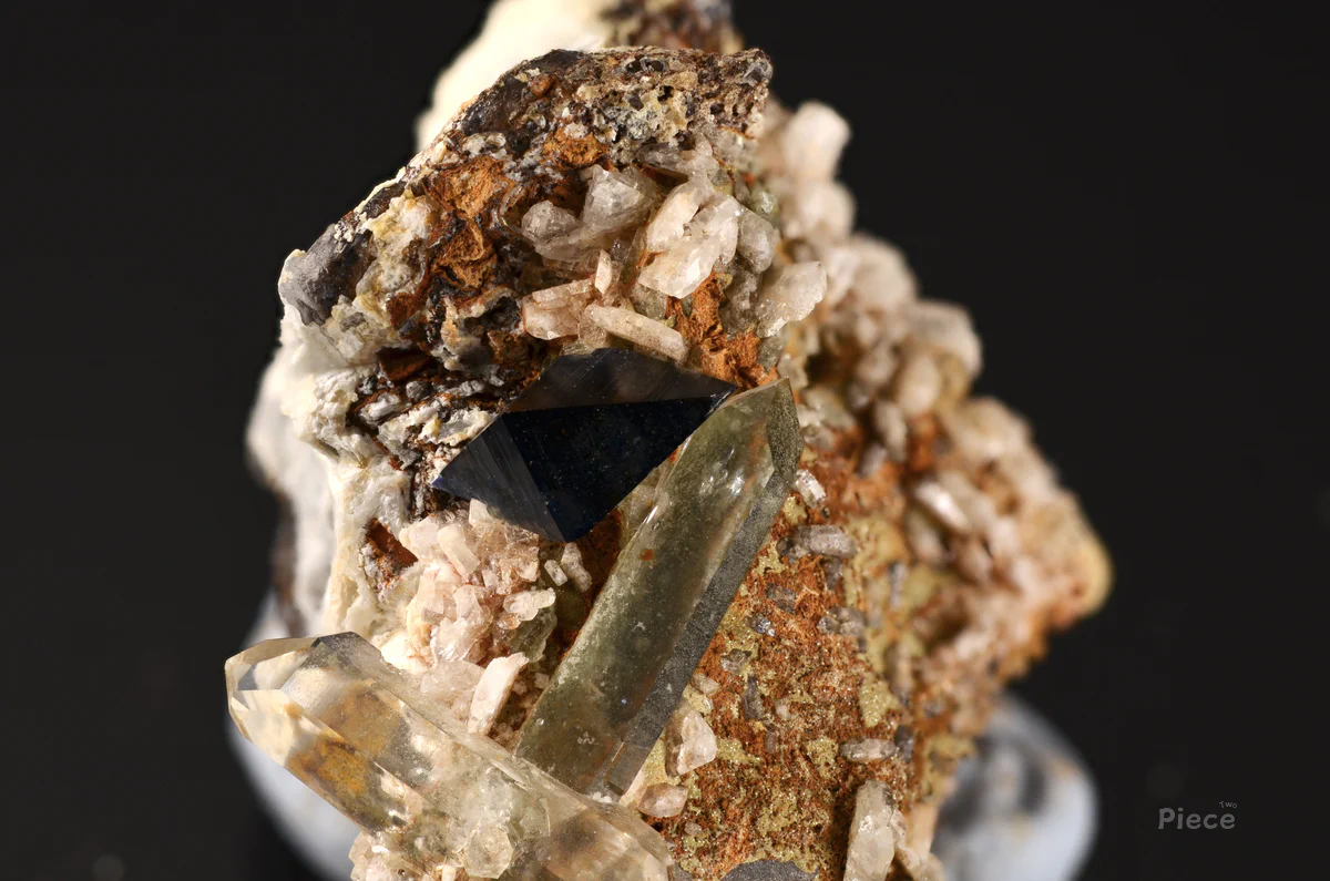 Anatase, Quartz