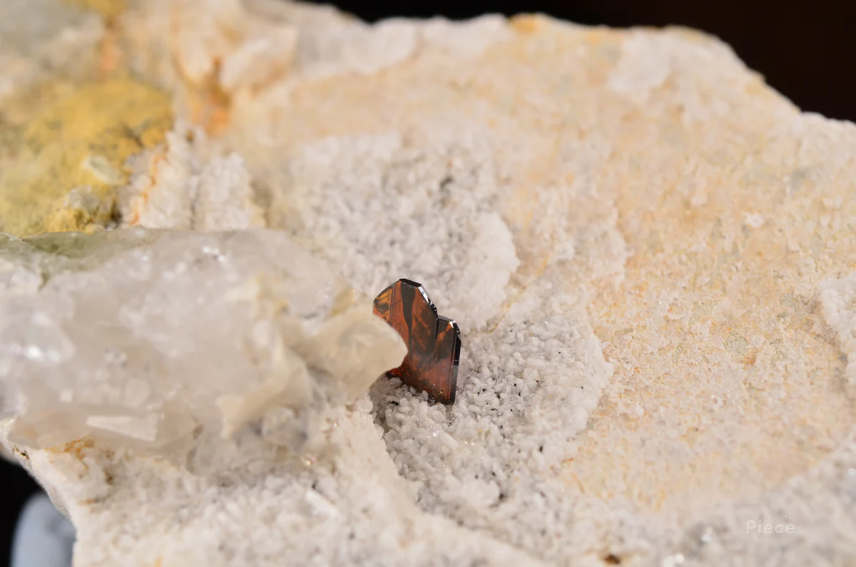 Brookite, Quartz