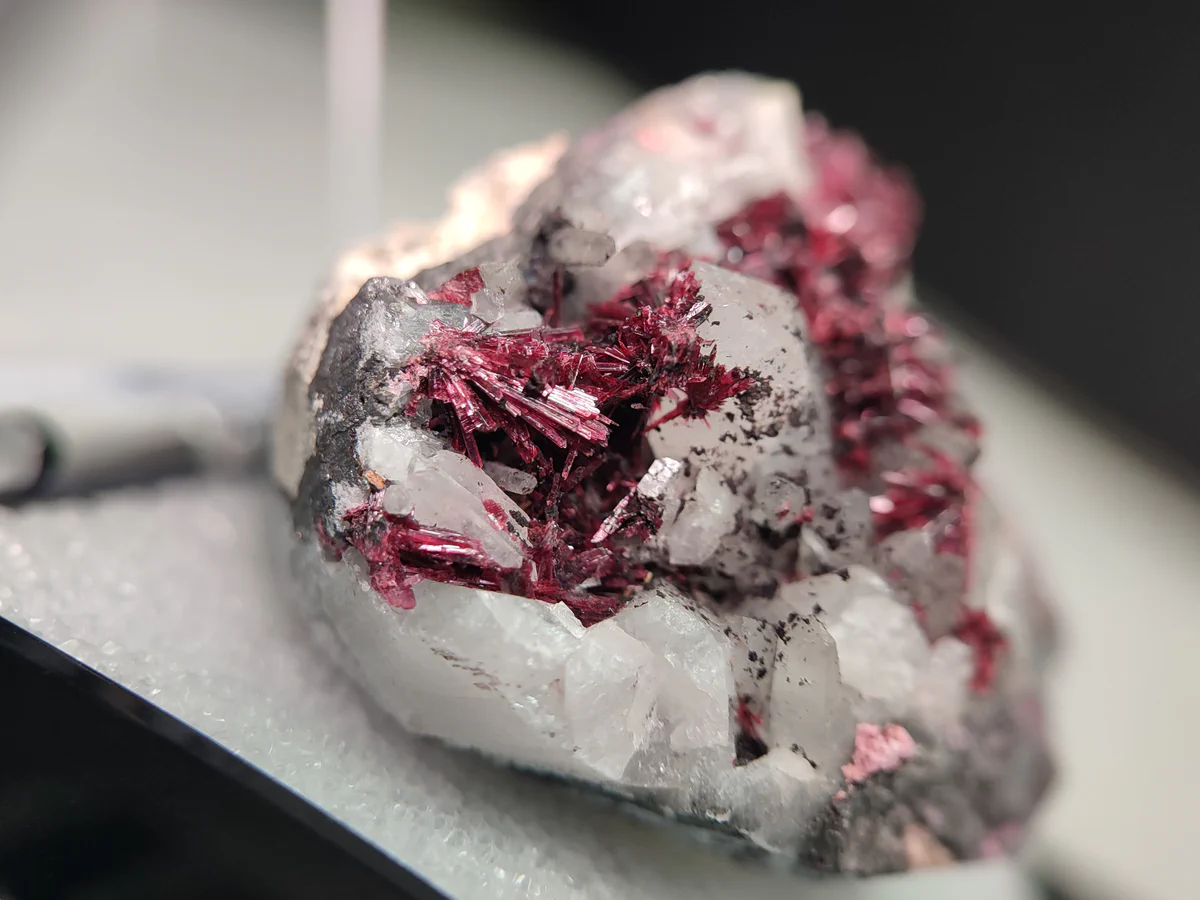 Erythrite, Quartz