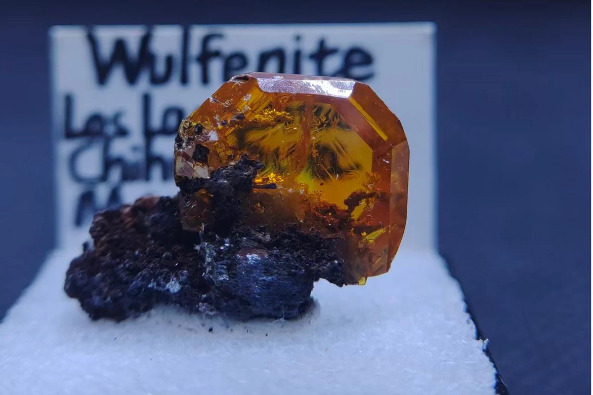 Wulfenite