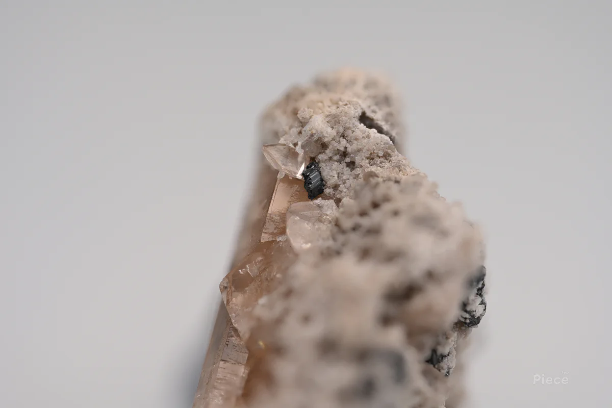 Topaz, Bixbyite-(Mn)
