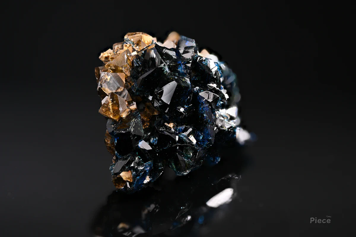 Lazulite, Siderite