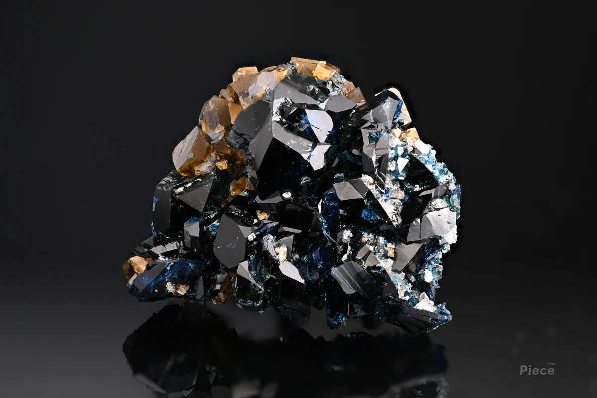 Lazulite, Siderite