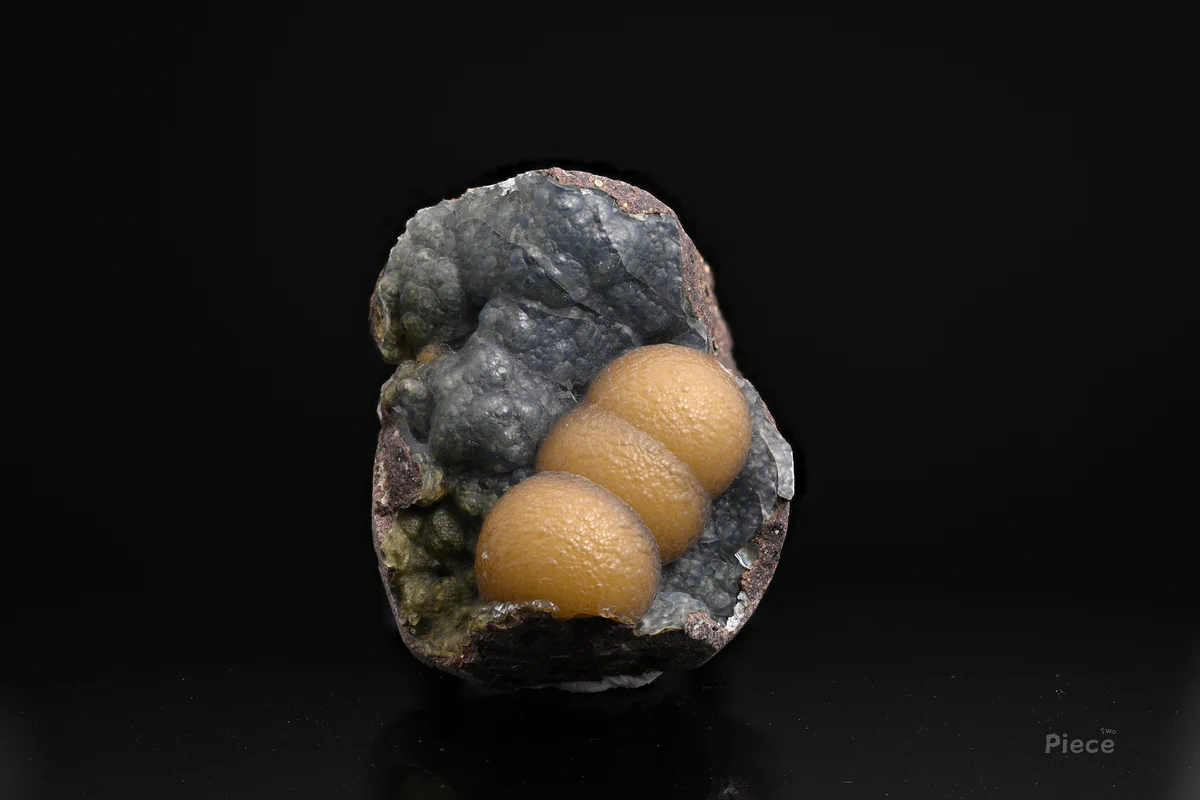 Chalcedony, Siderite