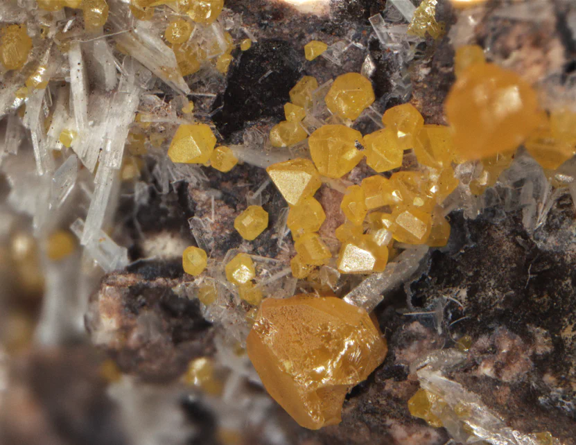 Wulfenite, Baryte