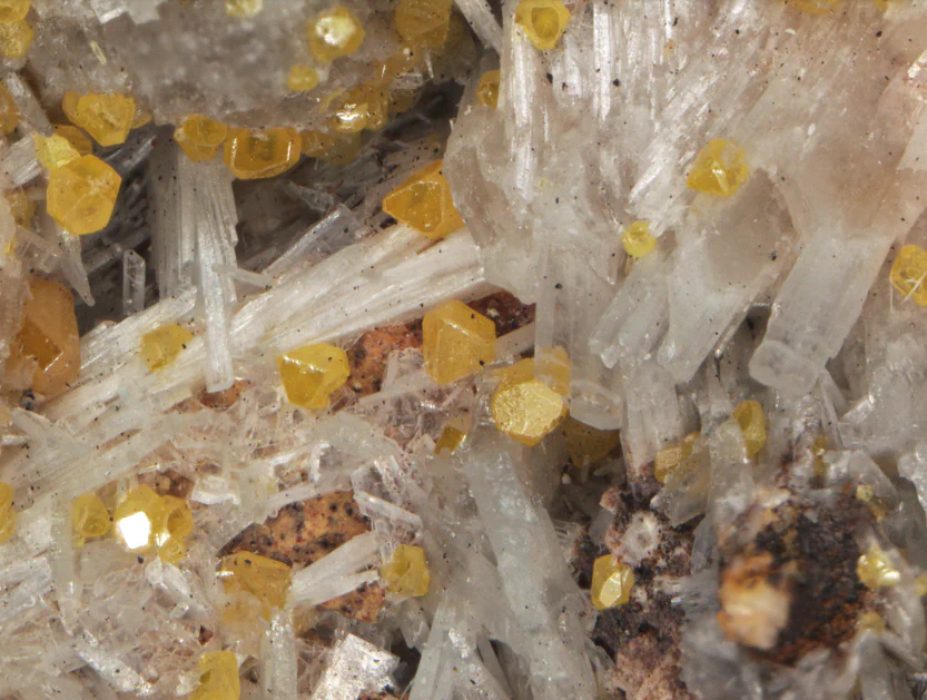Wulfenite, Baryte