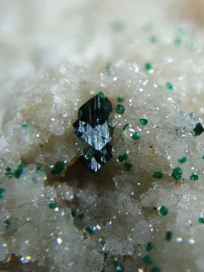 Libethenite, Quartz