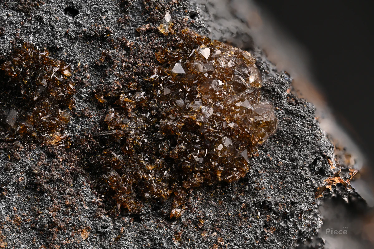 Hubeite, Bornite