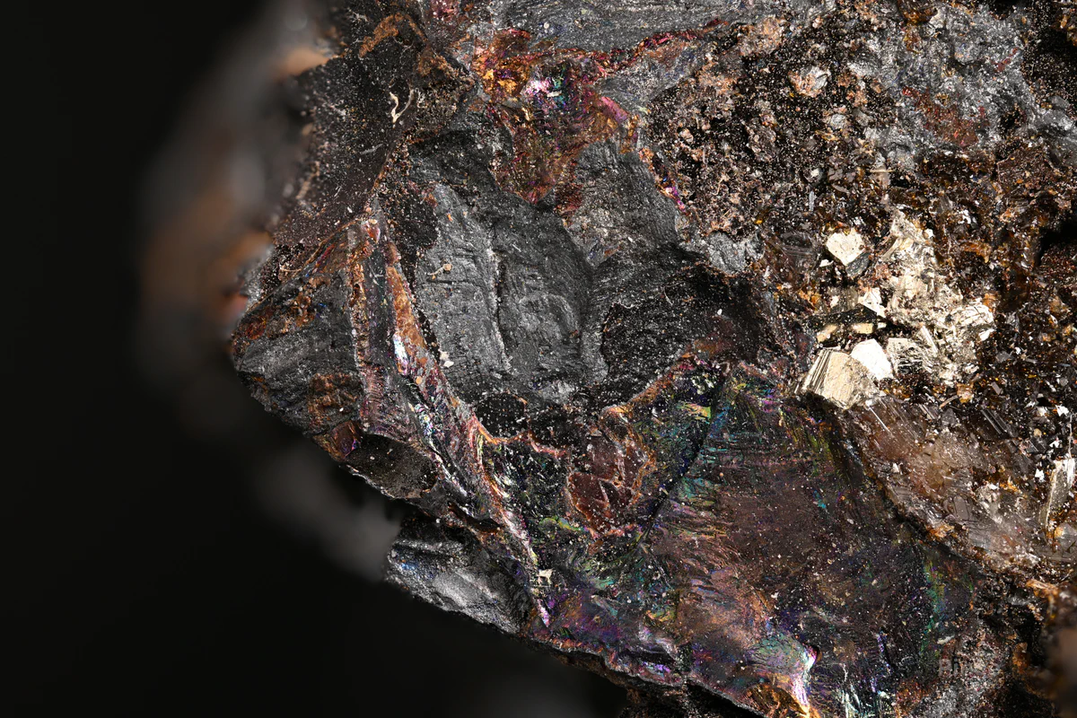 Hubeite, Bornite