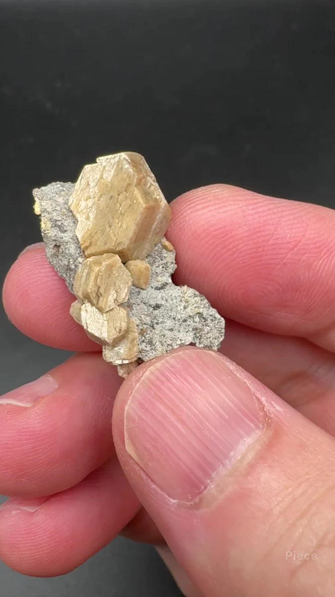 Whiteite-(CaFeMg)